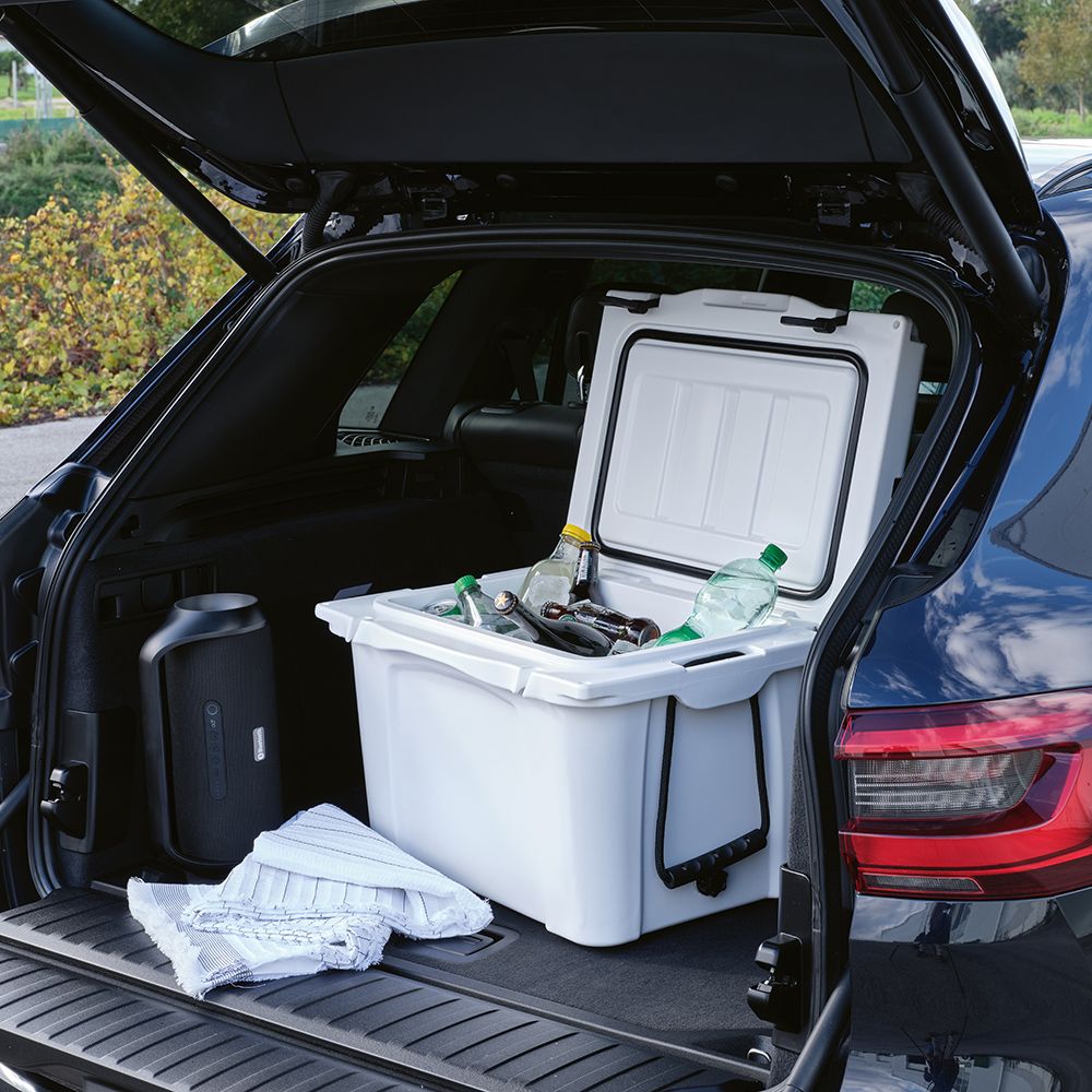 Picture of San Francisco Cooler 35L rPE with customisable metal plate.