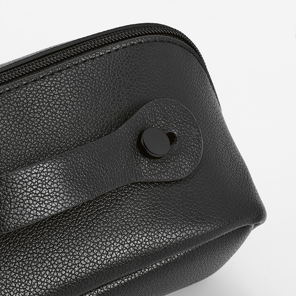 Picture of Macao Toiletry Bag 3.5L rLeather with zipper and handle