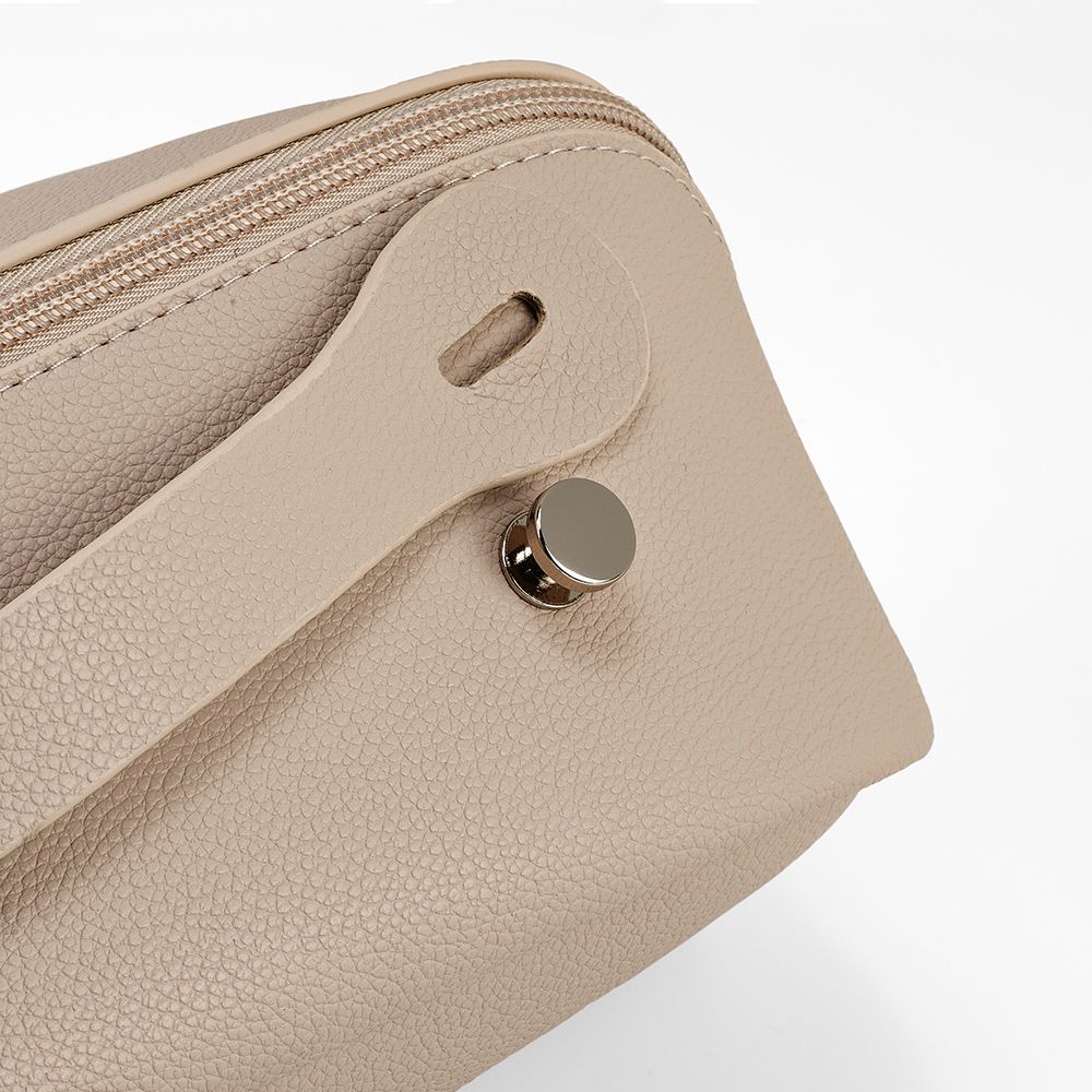 Picture of Macao Toiletry Bag 3.5L rLeather with zipper and handle
