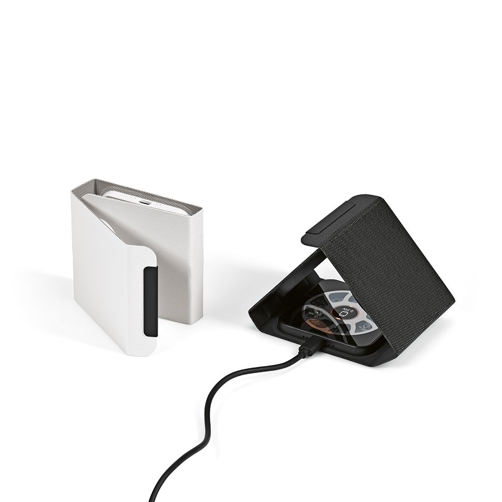 Picture of  Linnaeus 3-in-1 Wireless Charger rPU 15W. USB-C Port