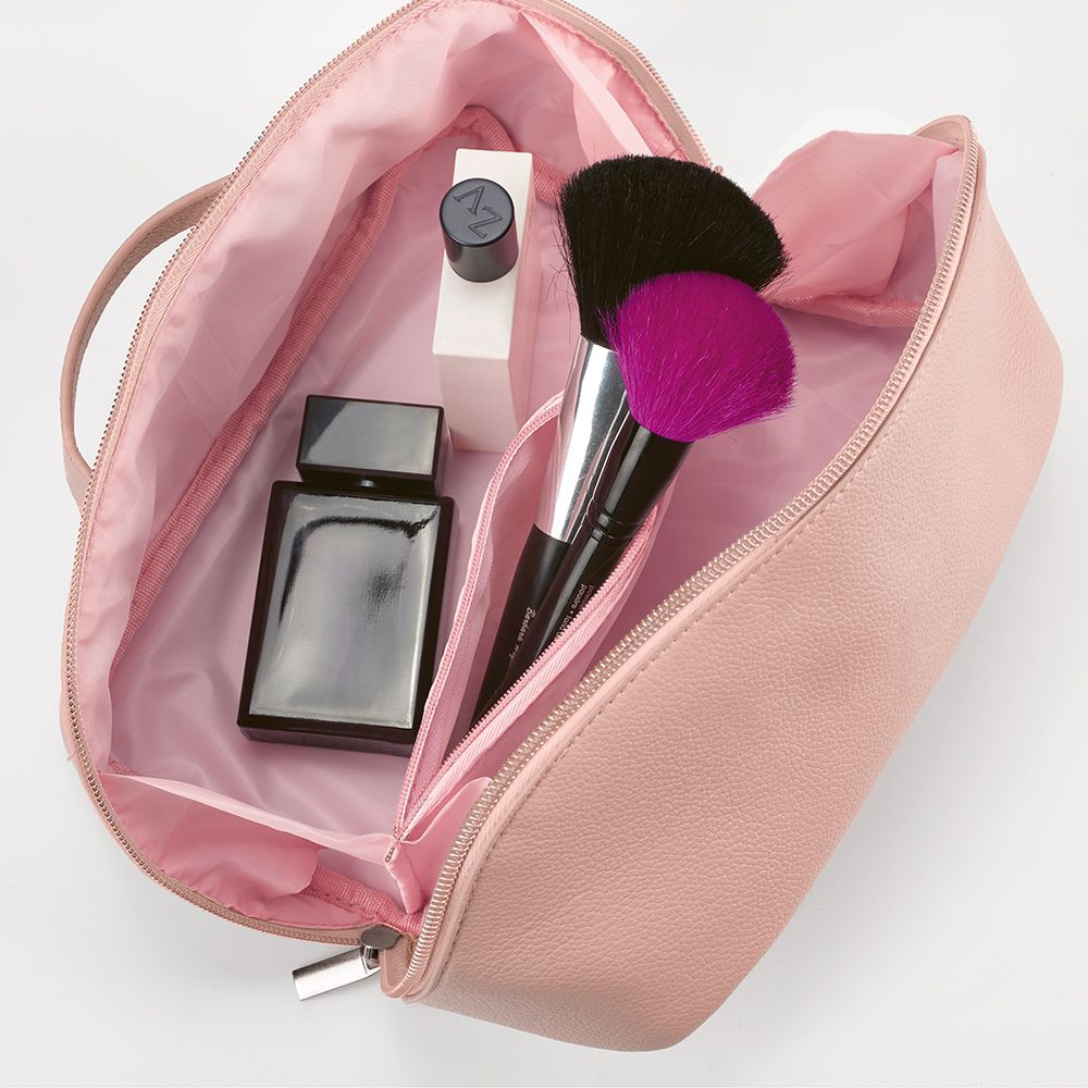 Picture of Macao Toiletry Bag 3.5L rLeather with zipper and handle