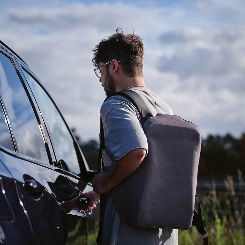Picture of Abrantes Backpack 20L rPET. TSA lock and anticut fabric